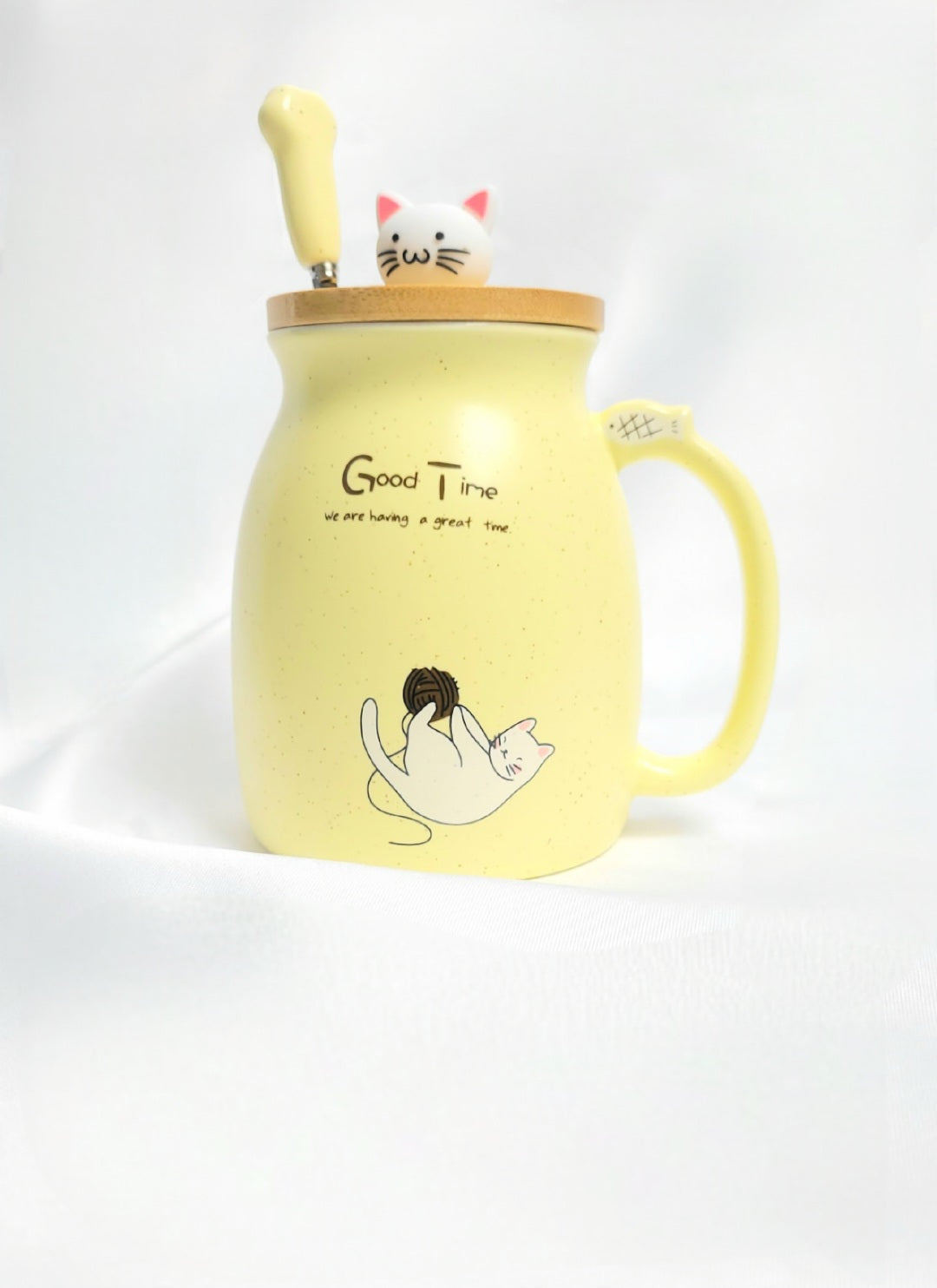 Süße Katzen Keramik Tasse mit Deckel und Löffel ( Pink, Gelb, Lila ) Kaffeetasse "Good Time" 400ml Geschenk für Katzenfreunde