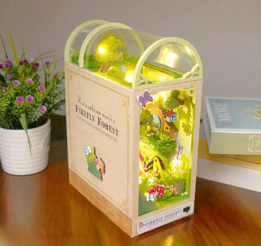 Märchenwald Miniaturhaus mit LED – Firefly Forest Bastelset DIY